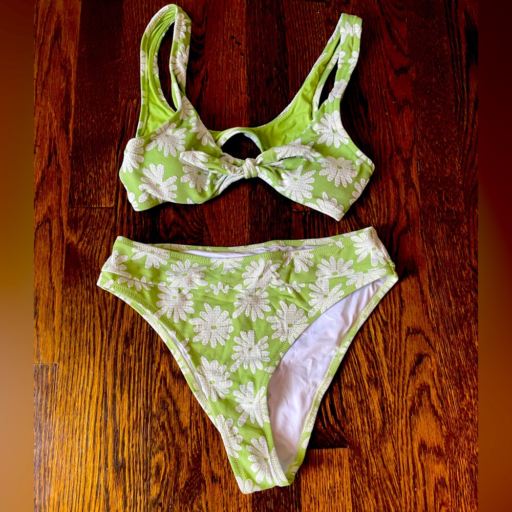 Cupshe — floral green bikini